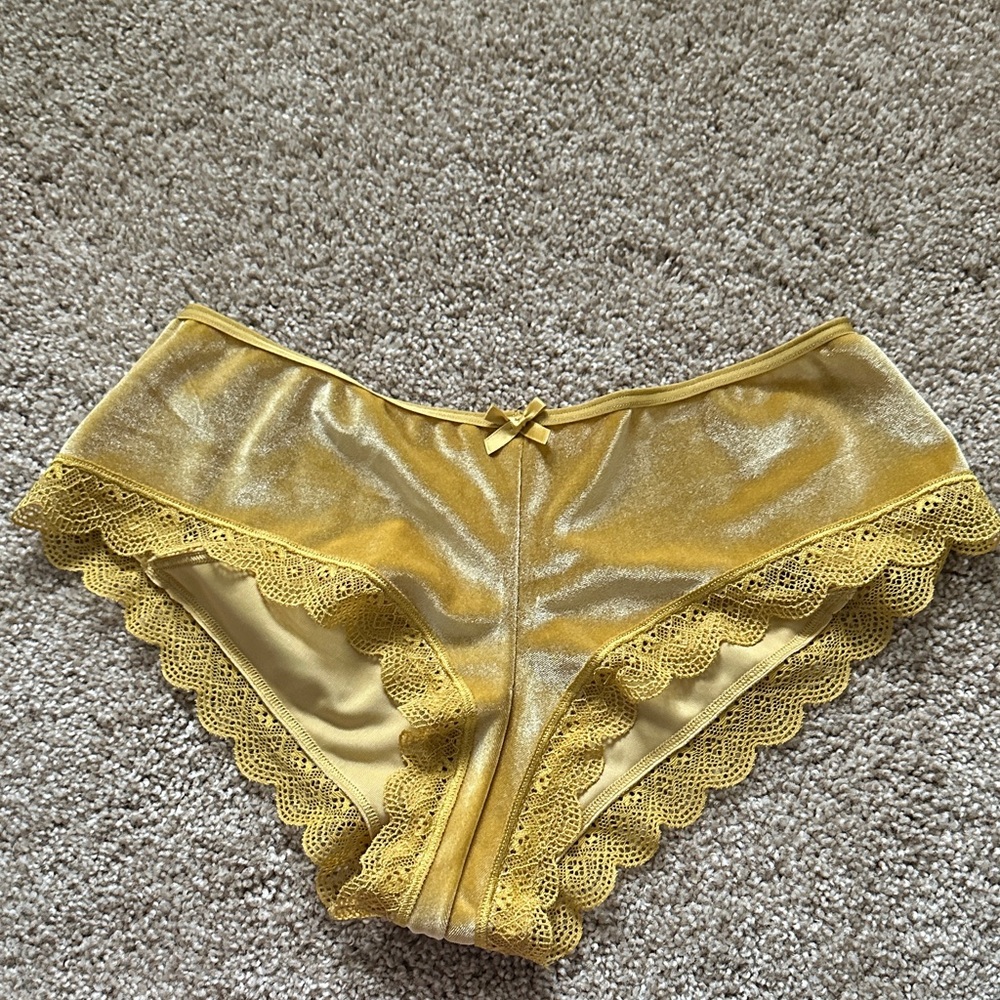 NWT SUPER HOT AND SEXY Victoria's Secret GOLD Lace Panties